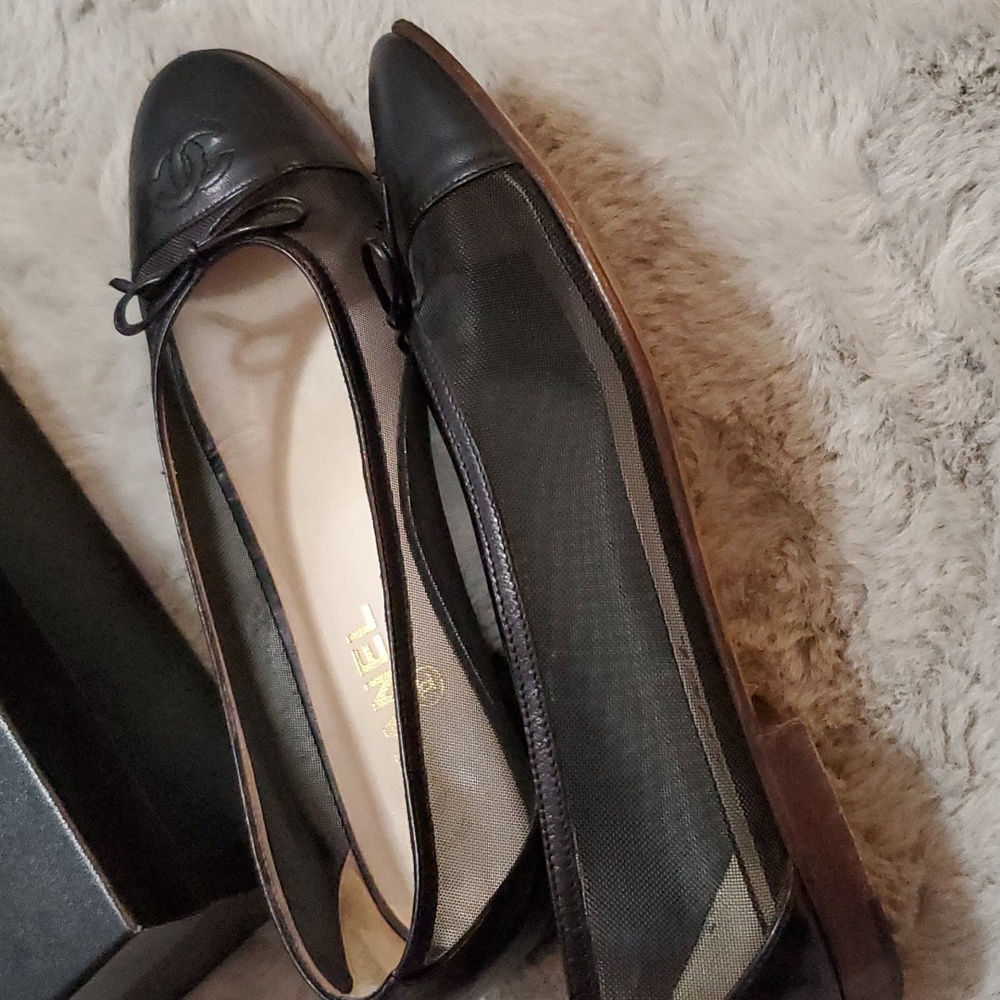 CHANEL Black Flats with Bow Detail - Picture 9 of 16